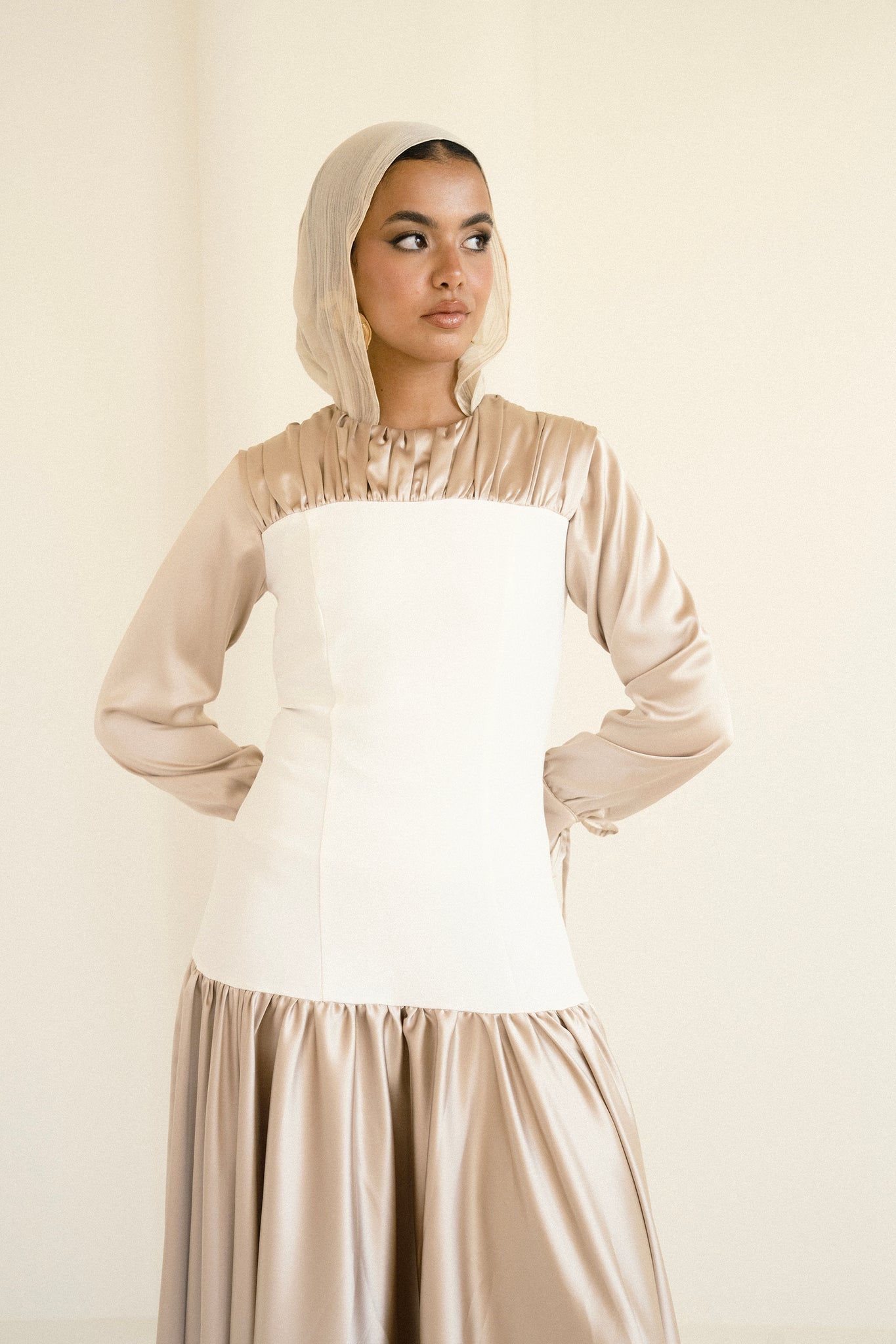 RUE DRESS IN GOLDEN BEIGE