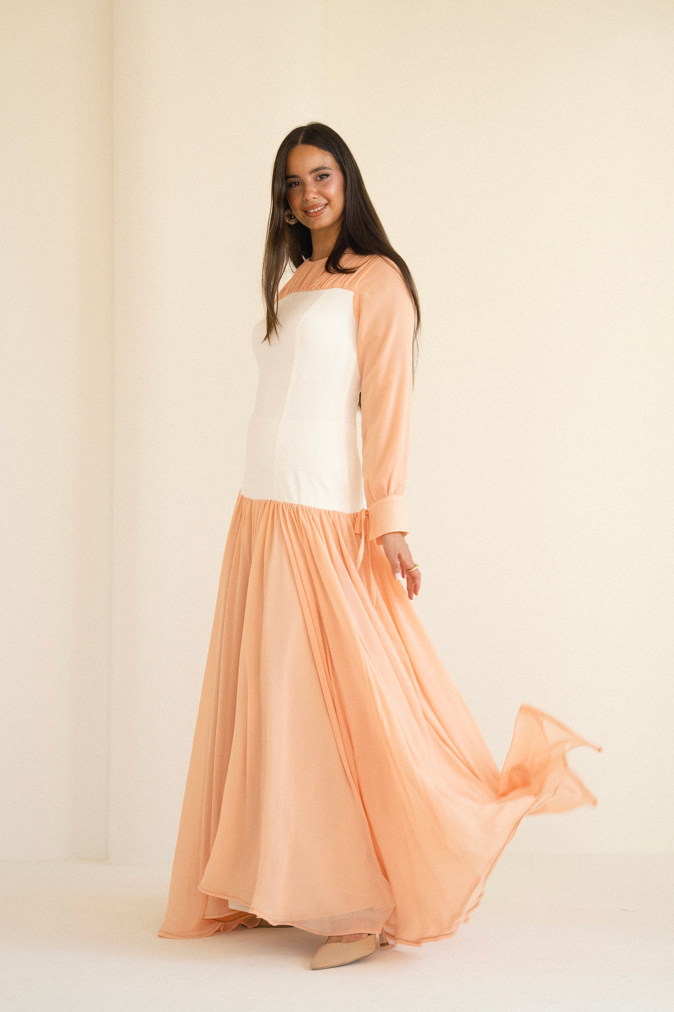 RUE DRESS IN PEACH